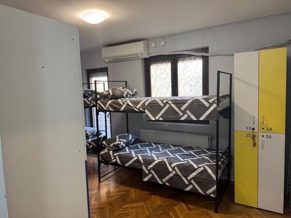 Santalya Hostel - Belgrade