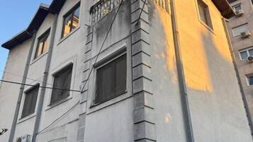 Asrama Umum, balkon | Eksterior