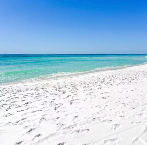 Guest suite - 3 miles to the beach.7 miles to downtown Pensacola
