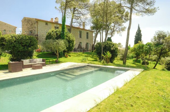 Pool - Vacation Rentals at Valflaunès Castle (Valflaunès)