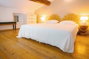 Internet, bed sheets - Vacation Rentals at Valflaunès Castle (Valflaunès)
