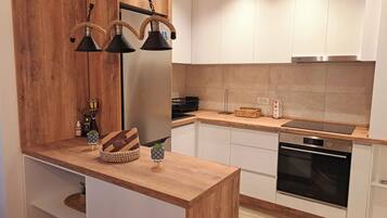 Fridge, oven, stovetop, toaster