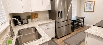 Entire Home, Fenced Yard, SLC Airport & Skiing