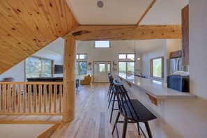 Interior - SwiftBear~Ski-In/Out Cascade 3~Lone Peak Views (Big Sky)