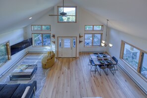 Dining - SwiftBear~Ski-In/Out Cascade 3~Lone Peak Views (Big Sky)