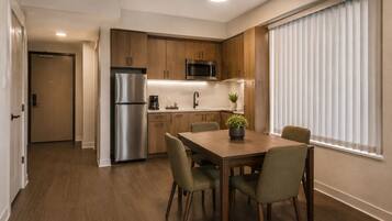 Standard Studio | Private kitchen | Fridge, microwave, oven, stovetop