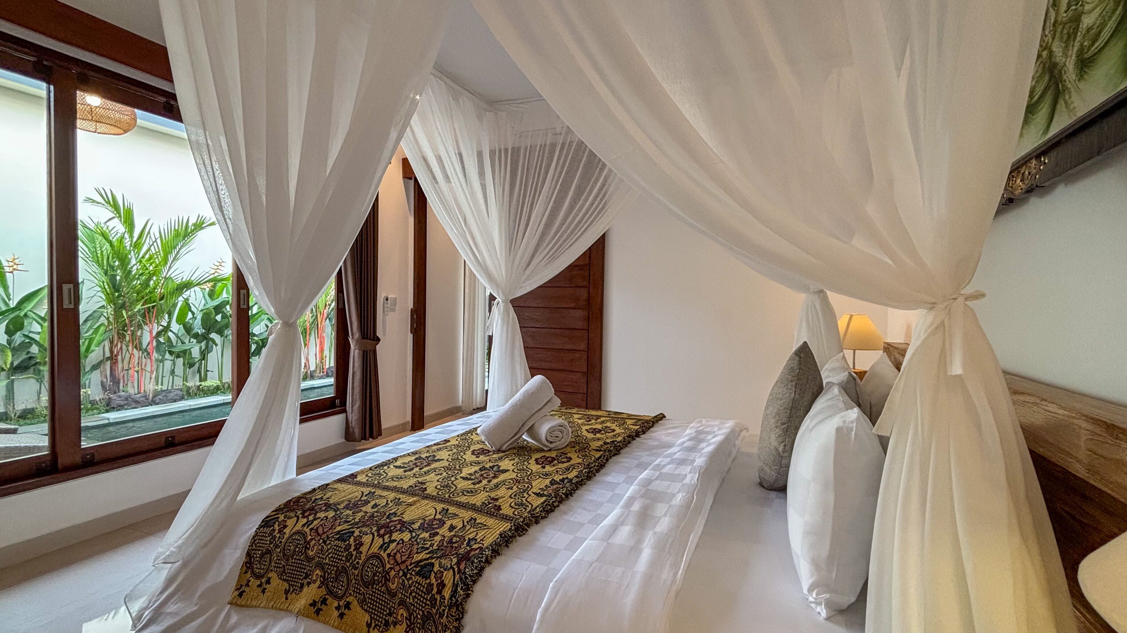 Free WiFi, bed sheets