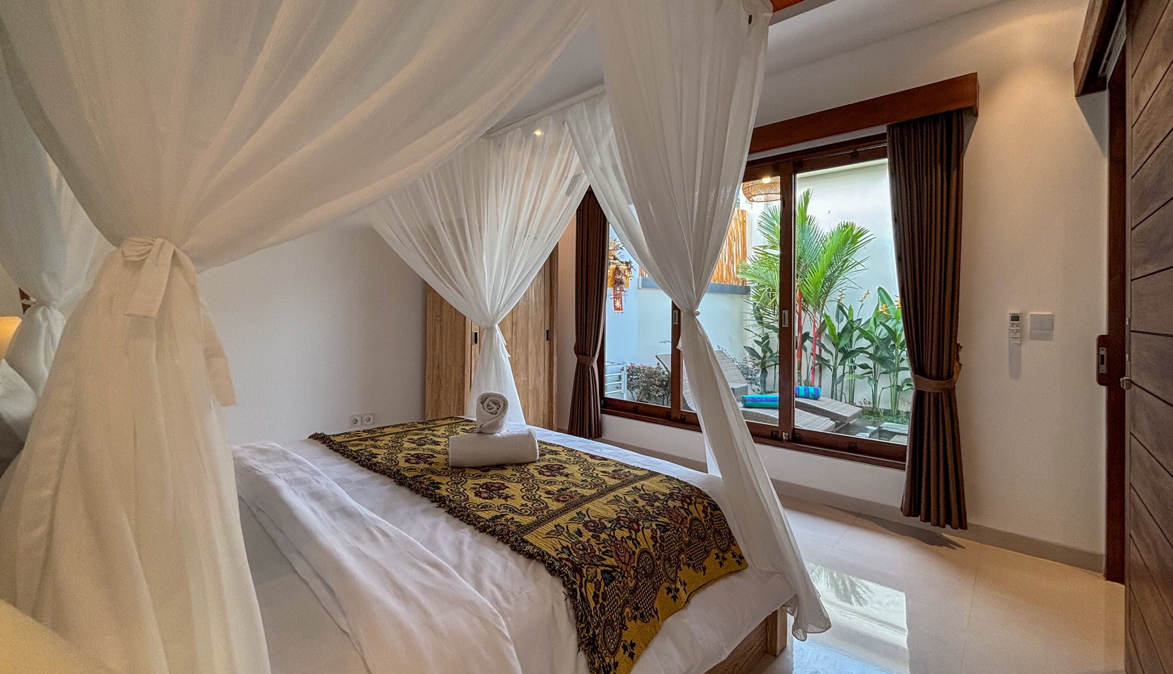 Deluxe Villa, 1 Bedroom, Kitchenette, Pool View | Wi-fi percuma, cadar katil 