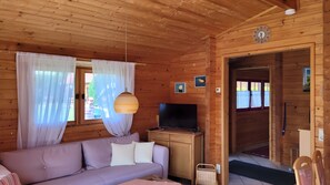 TV, ping pong - Cozy Holiday Home by the Pond for 5 Guests in Klink (Klink)