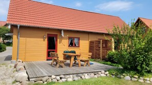 Outdoor dining - Cozy Holiday Home for 5 Guests (60 m²) in Klink (Klink)