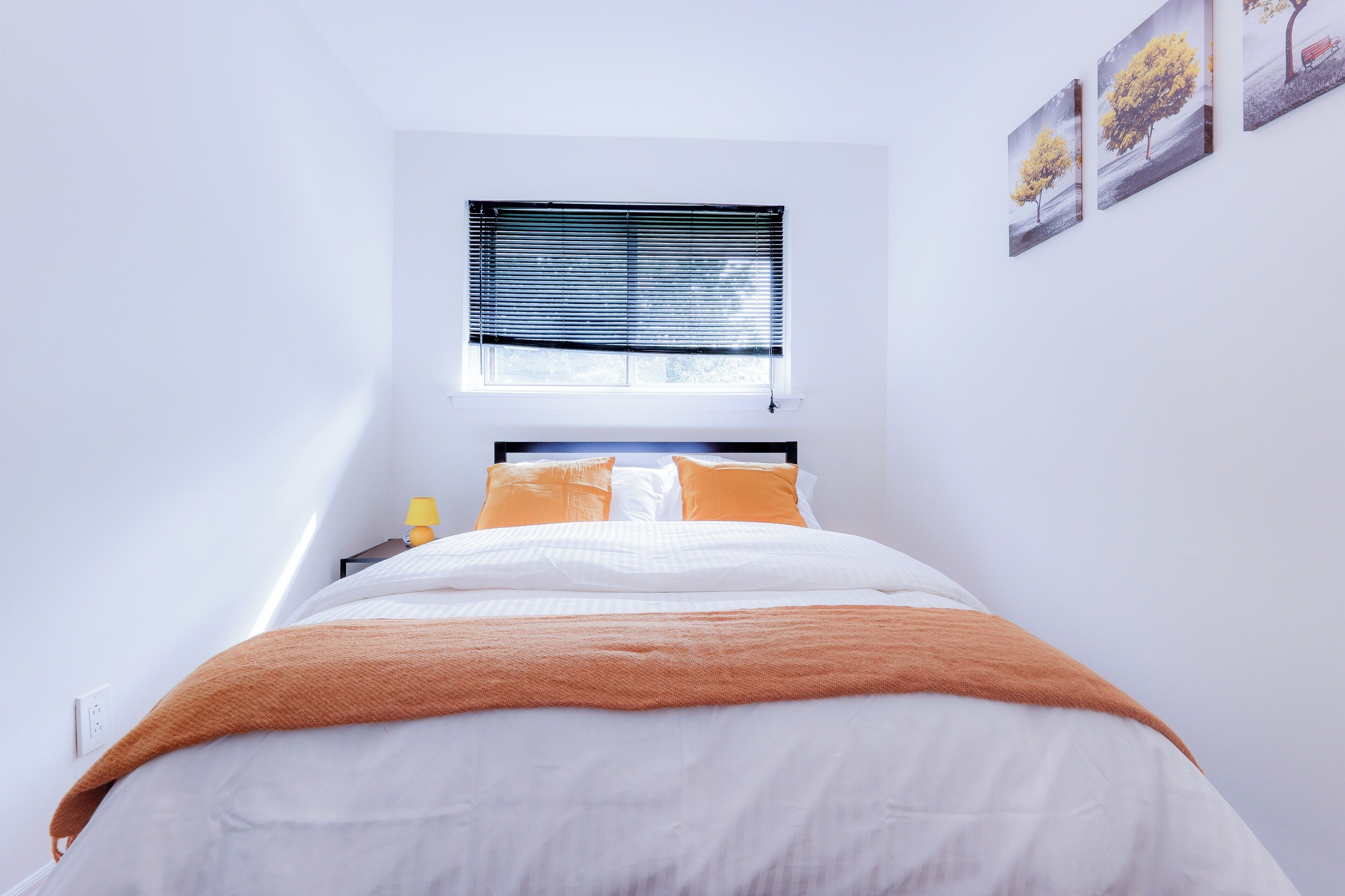 4 bedrooms, desk, iron/ironing board, travel crib