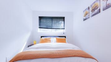 4 bedrooms, desk, iron/ironing board, travel crib
