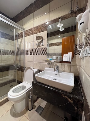 Hair dryer, slippers, towels, soap - PRIMOTEL Grand Al Toubah (Jeddah)