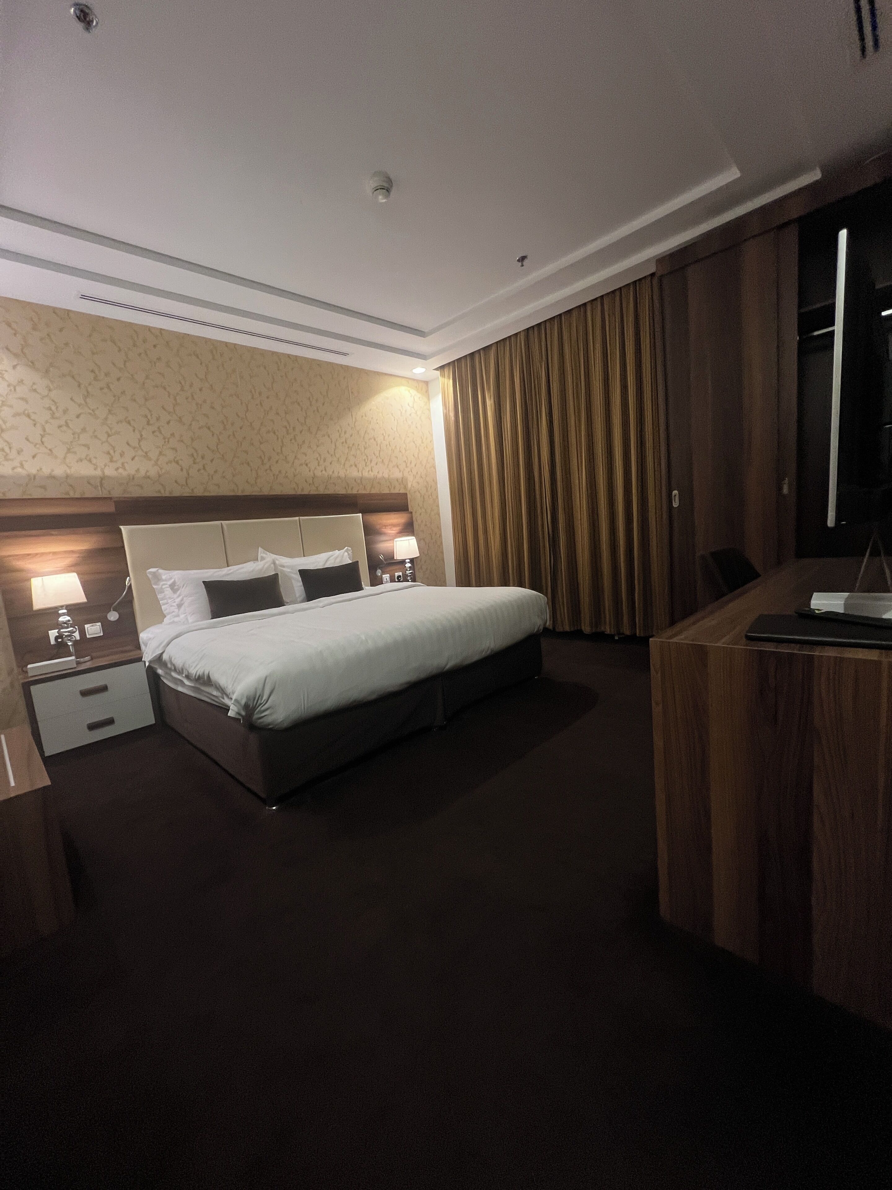 Junior Suite | In-room safe, soundproofing, iron/ironing board, free WiFi