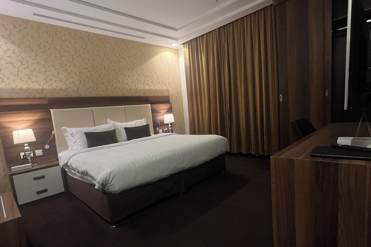 Junior Suite | In-room safe, soundproofing, iron/ironing board, free WiFi