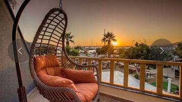 Classic-Zimmer, Balkon, Meerblick | Terrasse/Patio