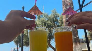 Comida y bebida