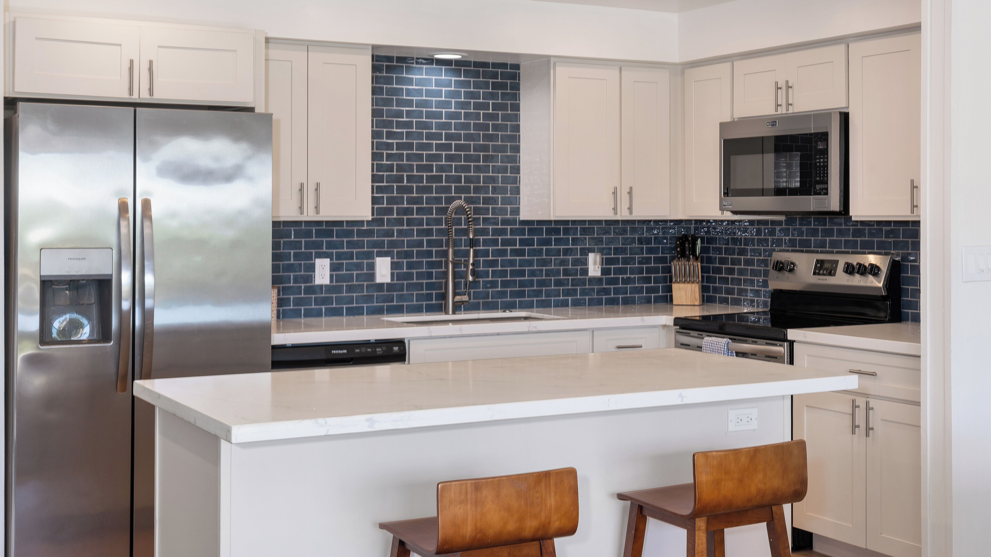 Coffee/tea maker, fridge, microwave, oven