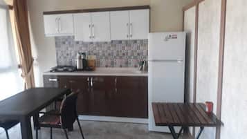 Room, Balcony, Sea View | Private kitchen