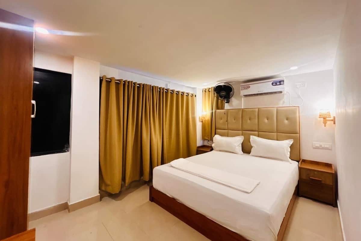 Deluxe Double Room, City View