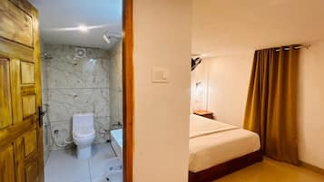 Deluxe Double Room, City View | Bathroom