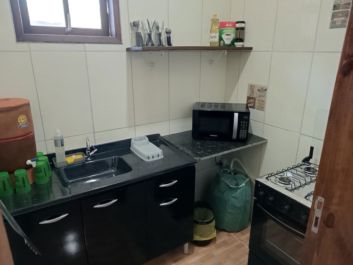 Geladeira, micro-ondas, fogão, cooktop