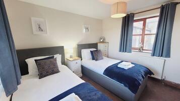2 bedrooms, WiFi (free), bed sheets