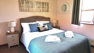 2 bedrooms, WiFi (free), bed sheets