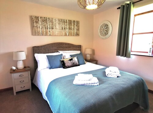 Barn Conversion Sleeps 4 With Parking