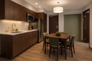 Private kitchen - Vale North Suites (Toronto)
