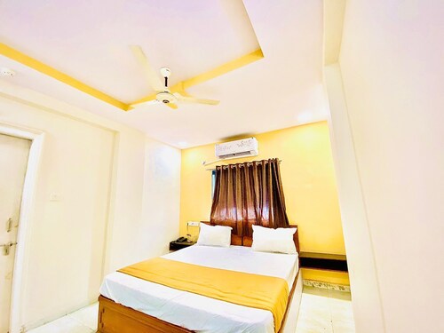 HOTEL SAROVAR INN