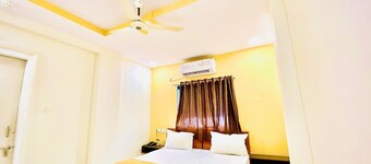 HOTEL SAROVAR INN