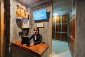 Reception - Joni Ubud Hostel (Ubud)