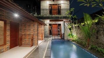 Kolam renang outdoor