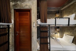 Dormitorio condiviso, dormitorio misto | Una cassaforte in camera, Wi-Fi gratuito