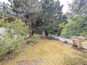 Outdoor dining - Vrbo Property (La Guérinière)