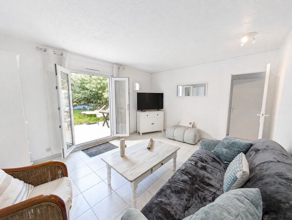 Living area - Vrbo Property (La Guérinière)