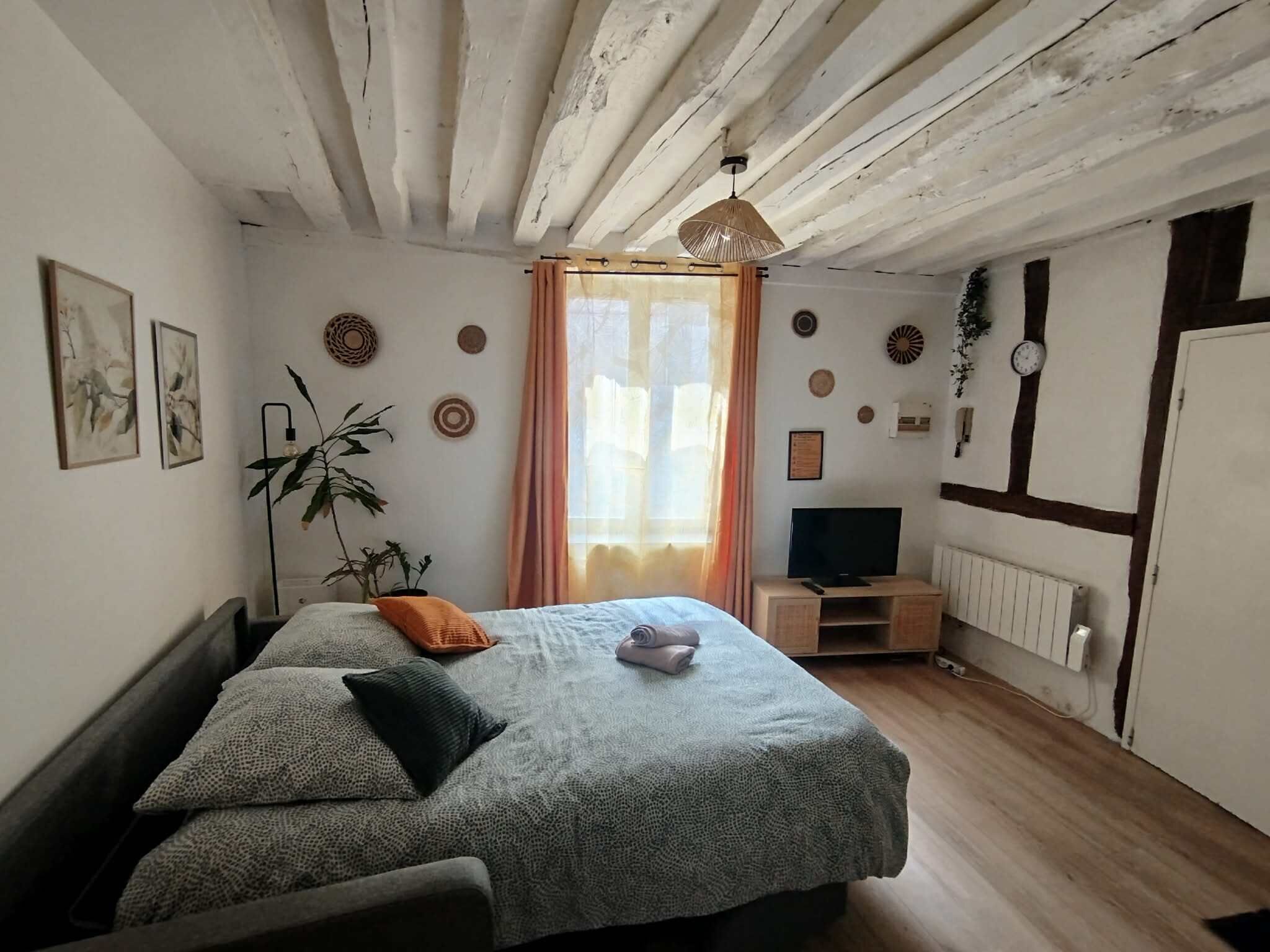 1 bedroom, iron/ironing board, Internet, bed sheets