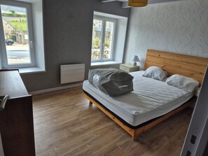 Bügeleisen/Bügelbrett, Reisekinderbett, kostenloses WLAN