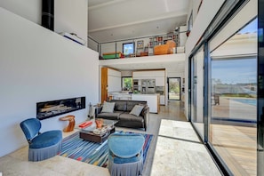 TV, DVD player, table tennis, books - Villa Alma – Just Steps from Aix-en-Provence's Historic Center (Aix-en-Provence)