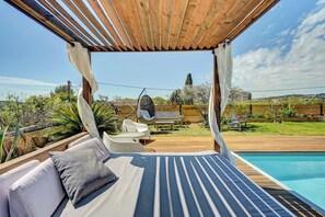 Outdoor dining - Villa Alma – Just Steps from Aix-en-Provence's Historic Center (Aix-en-Provence)