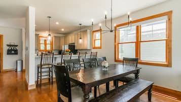 Cabaña, 3 habitaciones | Restauración