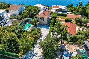 Exterior - Villa with Heated Pool, Sea View, Jacuzzi & Total Privacy in Omišalj (Omisalj)
