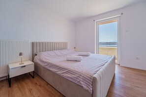 Room - Villa with Heated Pool, Sea View, Jacuzzi & Total Privacy in Omišalj (Omisalj)
