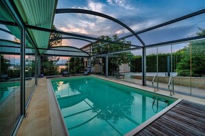 Pool - Villa with Heated Pool, Sea View, Jacuzzi & Total Privacy in Omišalj (Omisalj)