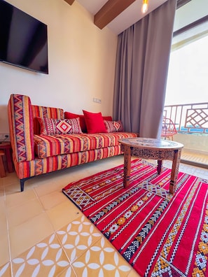 Deluxe Double Room, 1 King Bed, Balcony, Sea View | Living area - Oussoul House (Al Bahraoyine)
