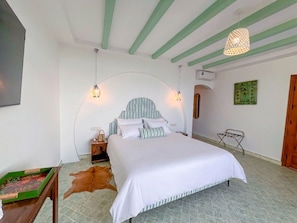 Deluxe Double Room, 1 King Bed, Balcony, Sea View | In-room safe, blackout curtains, soundproofing, iron/ironing board - Oussoul House (Al Bahraoyine)