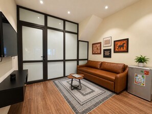 Deluxe Double or Twin Room, City View | Living area - Narahome Hang Bo - Hanoi Old Quarter (Ha Noi)