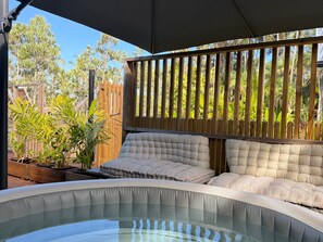 Outdoor spa tub - Charming bungalow in St-Philippe - 3 guests (Saint-Philippe)