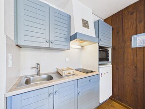 Fridge, microwave - Apartment with private garden, central - 4 guests (Les Gets)
